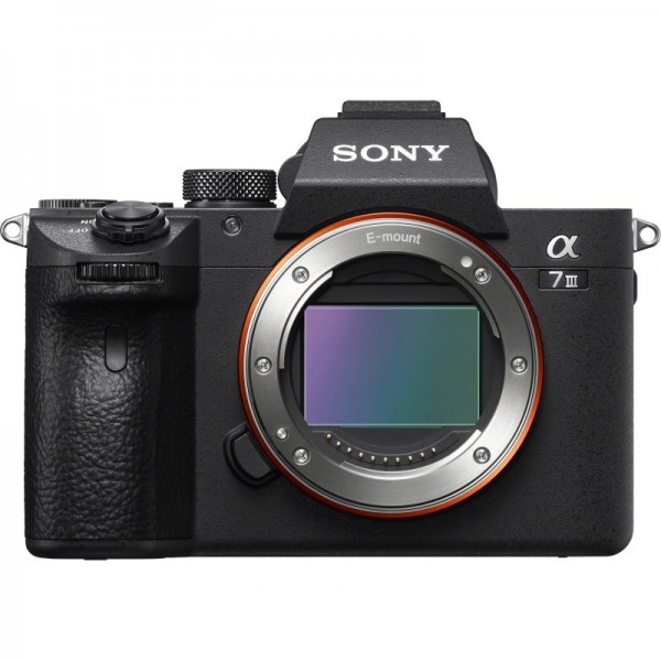 Cámara Sony ILCE-A7 III + Sony FE 24-70mm f/4 OSS...